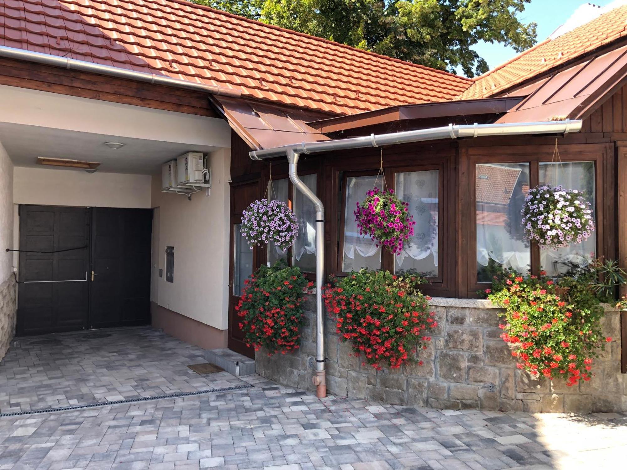 Illa Apartments Eger Exterior photo
